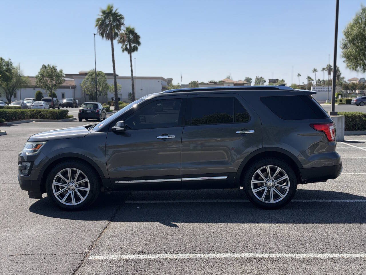 Used 2016 Ford Explorer Limited FWD image 4