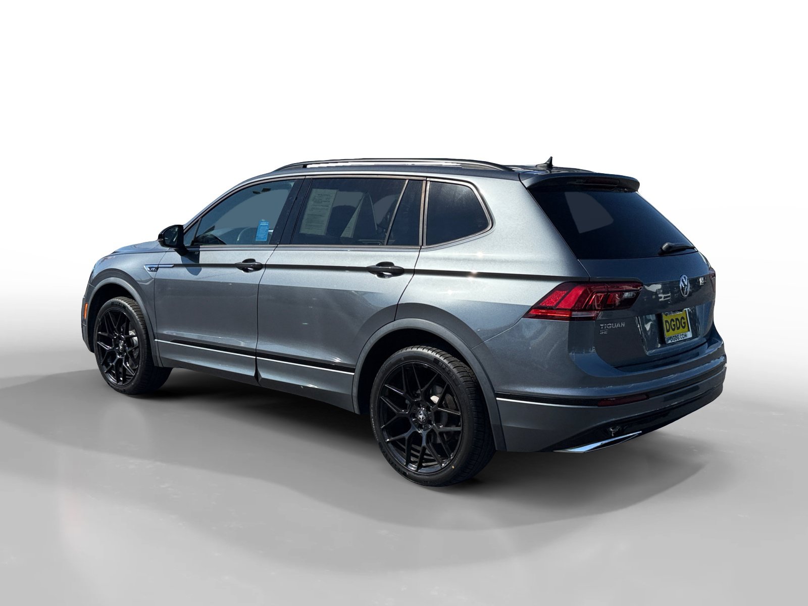 Used 2021 Volkswagen Tiguan SE R-Line AWD/4WD image 3