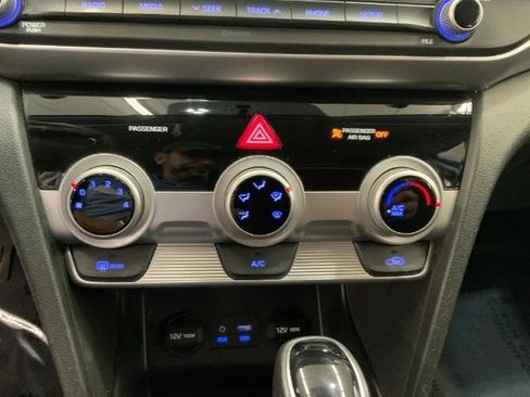 Used 2019 Hyundai Elantra SE w/ Cargo Package image 17