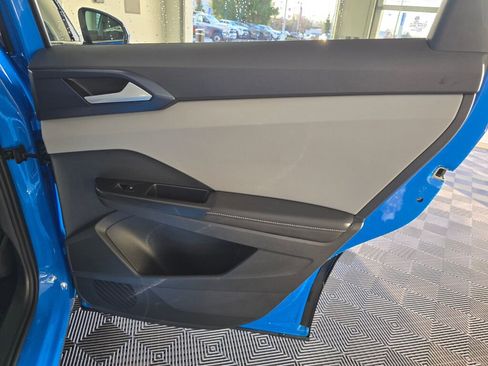 Used 2024 Volkswagen Taos SE image 40