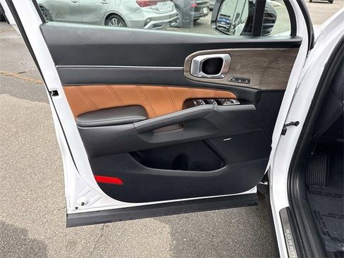 Used 2023 Kia Sorento SX Prestige image 13