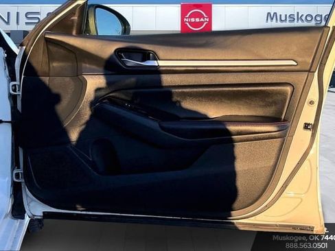 Used 2024 Nissan Altima 2.5 SR image 25