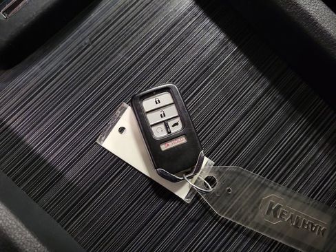 Used 2017 Honda Pilot Touring image 17