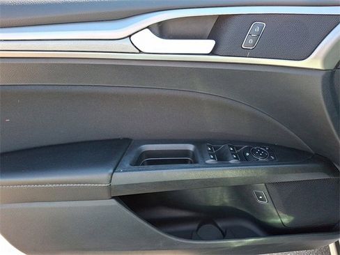 Used 2020 Ford Fusion SE image 13