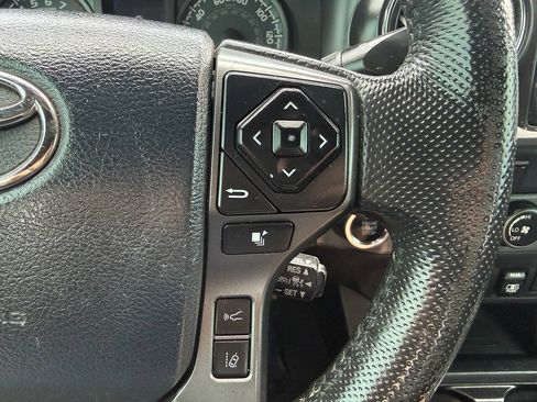Used 2019 Toyota Tacoma TRD Off-Road w/ Technology Package AWD/4WD image 27