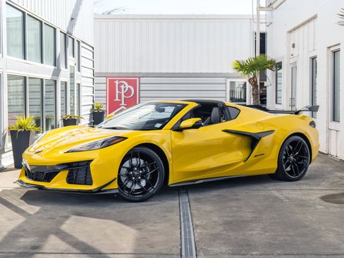 Used 2025 Chevrolet Corvette Z06 w/ Stealth Interior Trim Package image 3