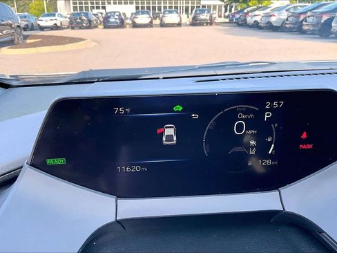 Used 2024 Toyota Prius XLE FWD image 27