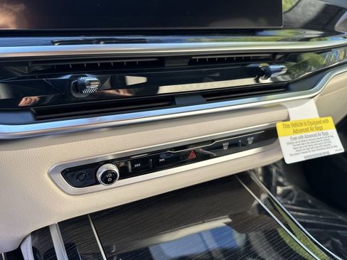 New 2026 BMW X7 M60i image 18