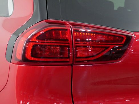 Used 2022 Kia Niro EX Premium FWD image 12