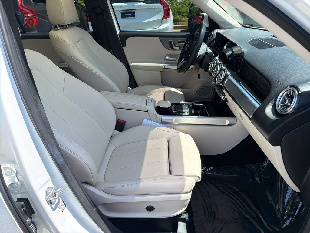 Used 2021 Mercedes-Benz GLB 250 w/ Premium Package image 13