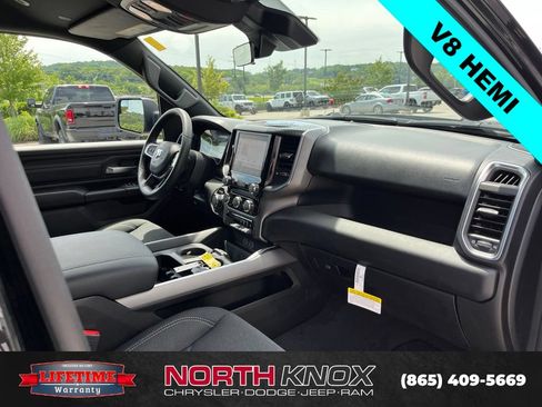 New 2026 RAM 1500 Express AWD/4WD image 28