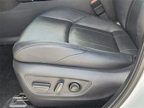 Used 2023 Toyota Venza Limited image 24