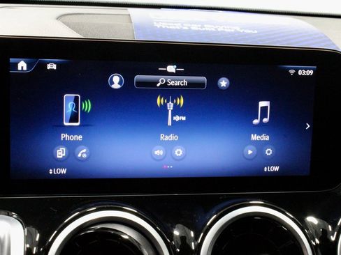 Used 2025 Mercedes-Benz GLB 250 GLB 250 image 3