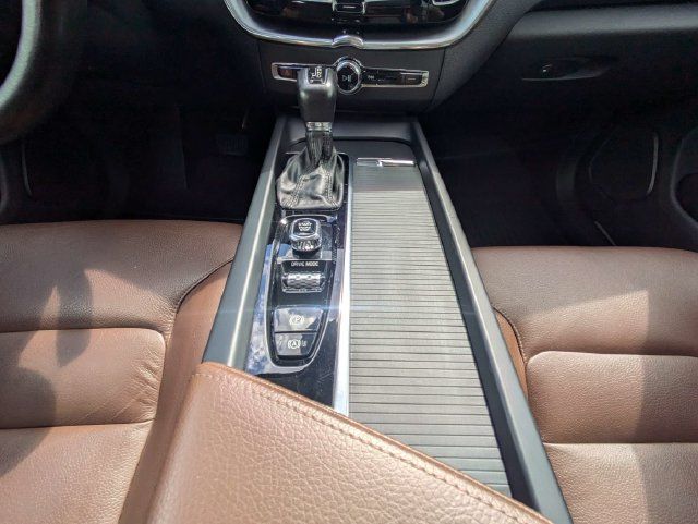 Used 2020 Volvo XC60 T5 Momentum w/ Protection Package Premier FWD image 20