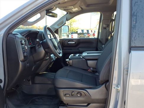 Used 2024 Chevrolet Silverado 2500 Custom w/ Custom Convenience Package image 12