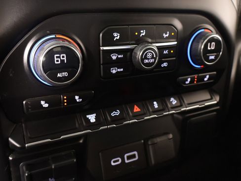 Used 2023 Chevrolet Silverado 2500 LT w/ Convenience Package image 7