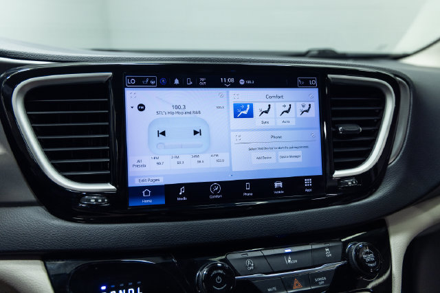 Used 2022 Chrysler Pacifica Touring-L FWD image 16