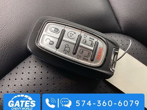 Used 2024 Chrysler Pacifica Select image 33