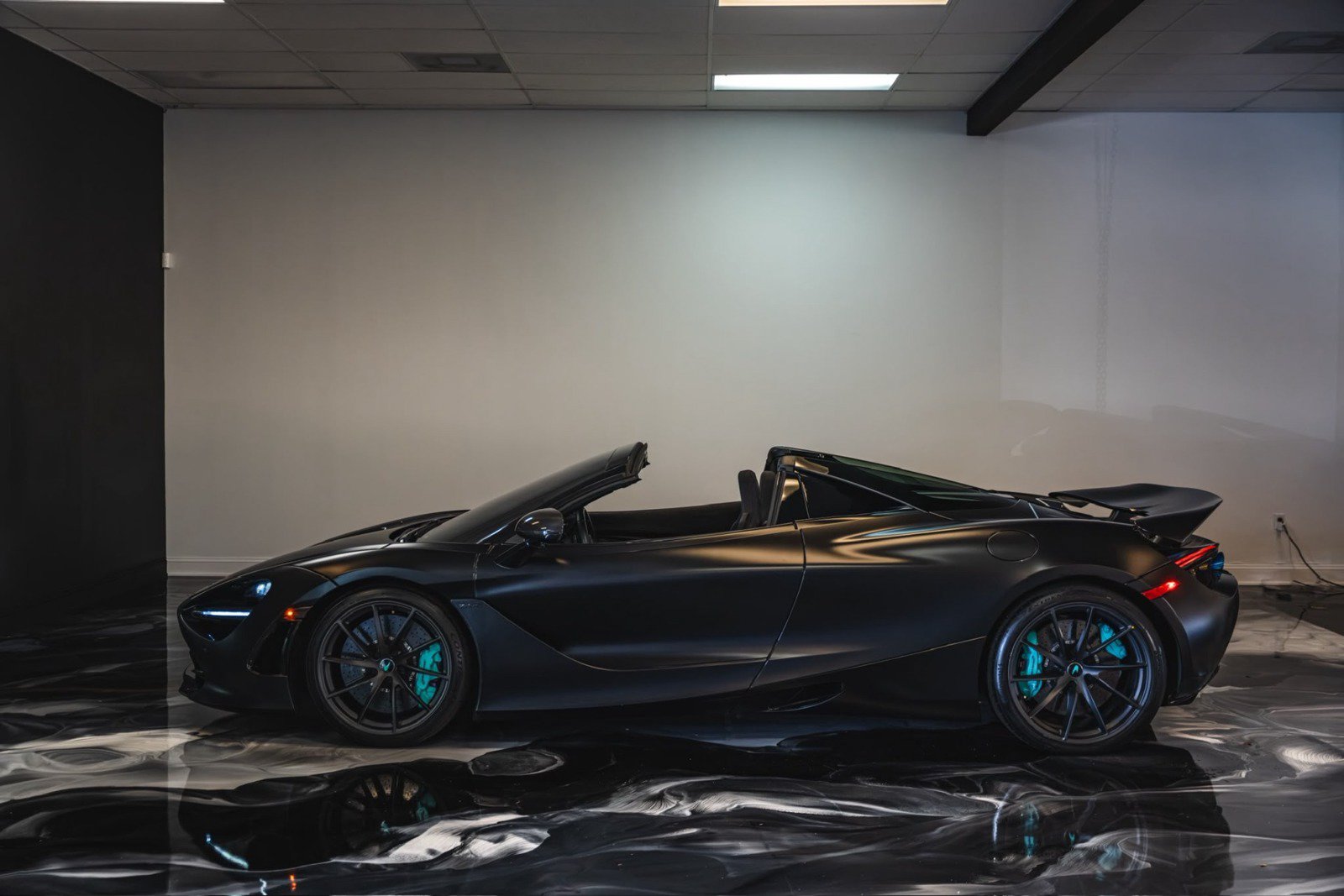 Used 2020 McLaren 720S Performance RWD image 17