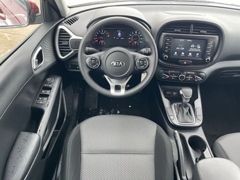 Used 2021 Kia Soul LX image 2