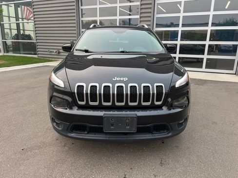 Used 2016 Jeep Cherokee Latitude w/ Cold Weather Group AWD/4WD image 2