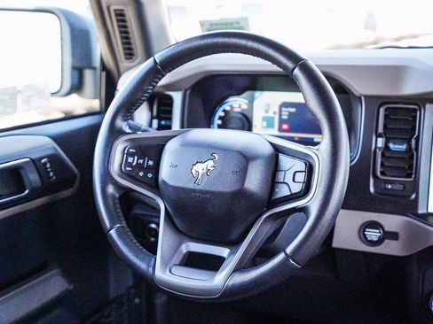 Used 2023 Ford Bronco Wildtrak image 16