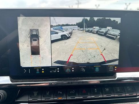Used 2025 Chevrolet Silverado 2500 ZR2 w/ Technology Package AWD/4WD image 16