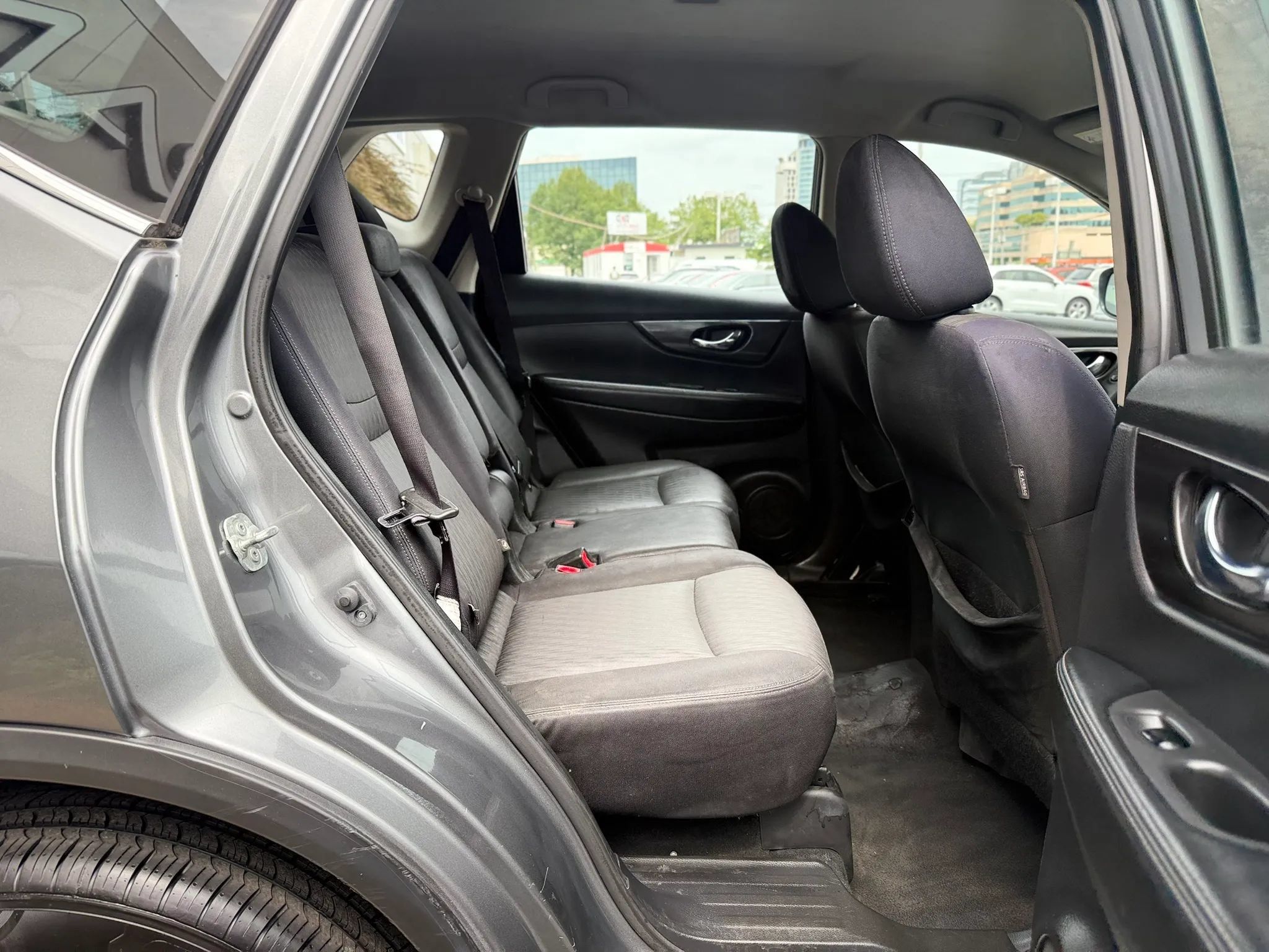 Used 2018 Nissan Rogue S AWD/4WD image 27