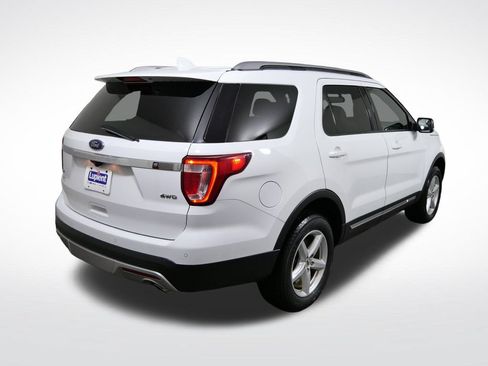 Used 2017 Ford Explorer XLT w/ Equipment Group 202A AWD/4WD image 3