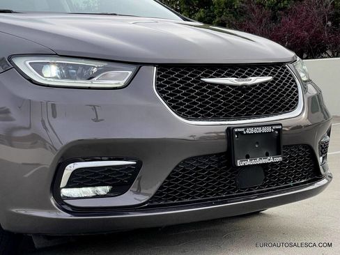 Used 2021 Chrysler Pacifica Touring-L image 8
