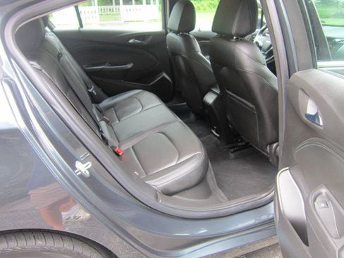 Used 2018 Chevrolet Cruze Premier FWD image 9
