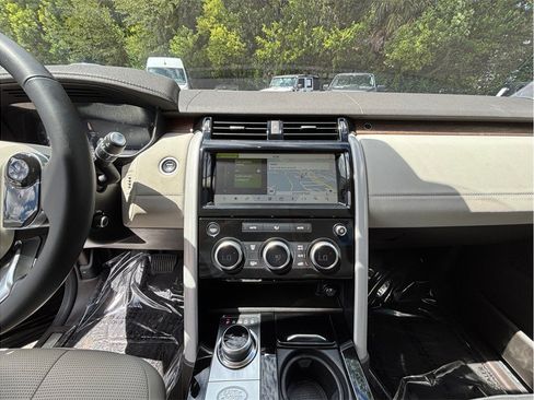 Used 2020 Land Rover Discovery HSE AWD/4WD image 11