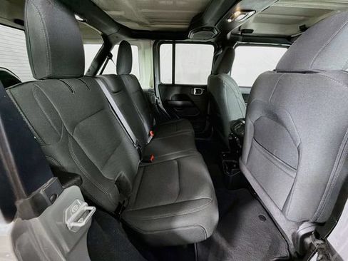 Used 2022 Jeep Wrangler Unlimited Sahara w/ Cold Weather Group AWD/4WD image 27