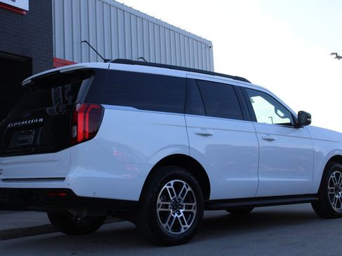 Used 2025 Ford Expedition Active AWD/4WD image 7