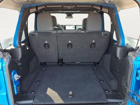 Used 2025 Jeep Wrangler Sahara image 29