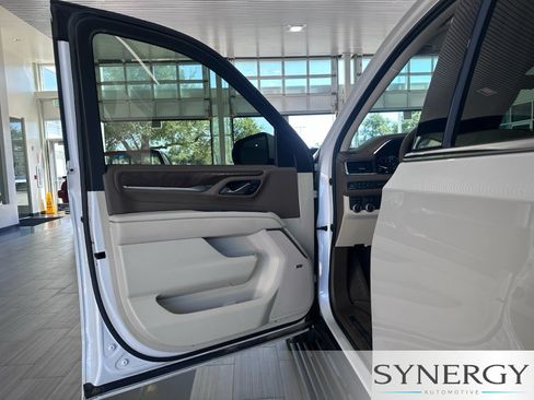 Used 2021 GMC Yukon Denali w/ Denali Premium Package AWD/4WD image 24
