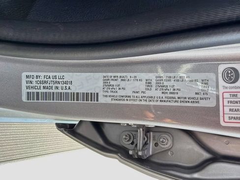 Used 2024 RAM 1500 Laramie AWD/4WD image 33