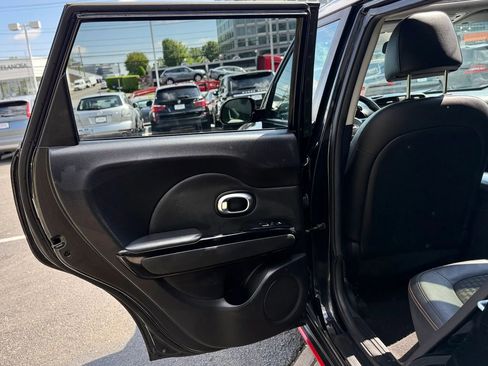 Used 2018 Kia Soul ! w/ Tech Package FWD image 26