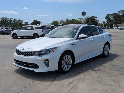 Used 2018 Kia Optima EX w/ Technology Package FWD image 4