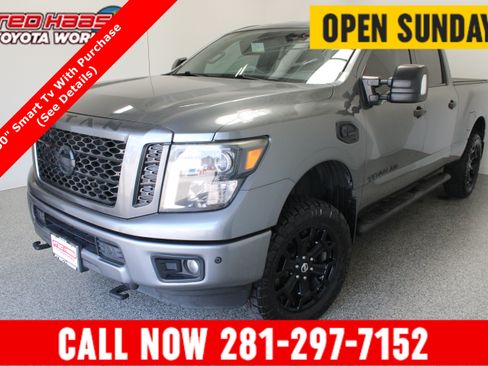 Used 2018 Nissan Titan SV w/ SV Convenience Package AWD/4WD image 1