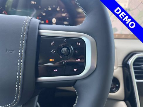New 2025 Nissan Armada Platinum Reserve AWD/4WD image 12