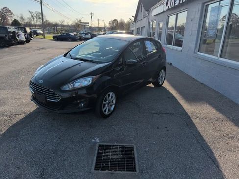 Used 2019 Ford Fiesta SE w/ Equipment Group 201A image 3