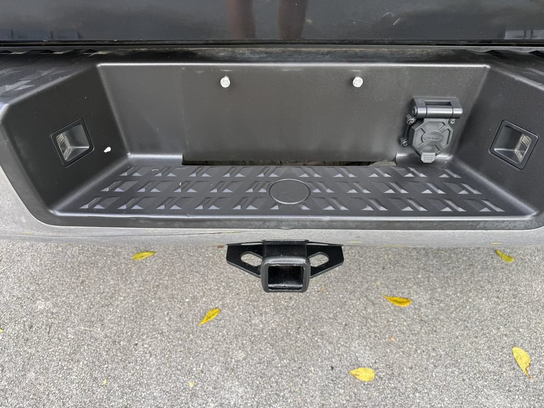 Used 2019 Nissan Titan SV RWD image 32