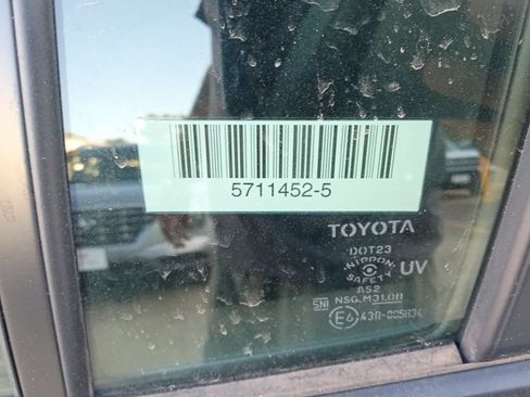 Used 2025 Toyota Prius LE FWD image 9