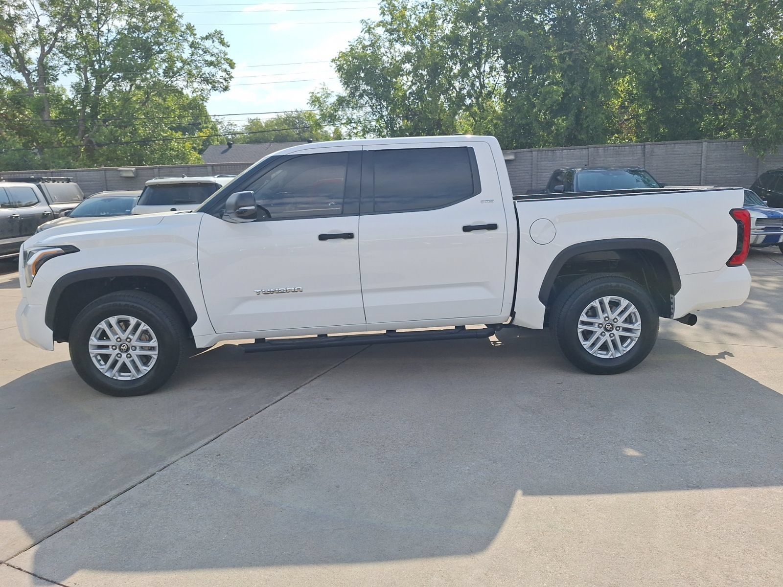 Used 2022 Toyota Tundra SR5 w/ SR5 Convenience Package AWD/4WD image 3