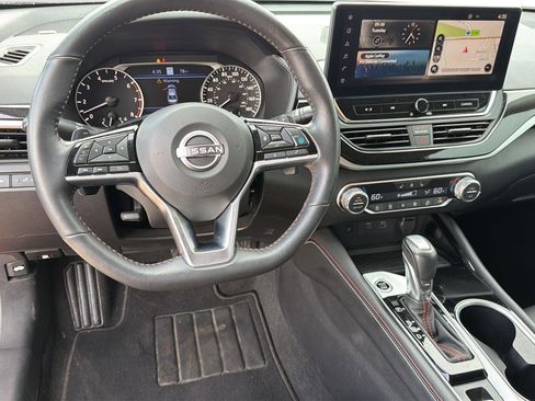 Used 2023 Nissan Altima 2.0 SR FWD image 17