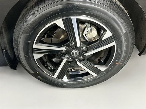 Used 2025 Nissan Sentra SV image 11