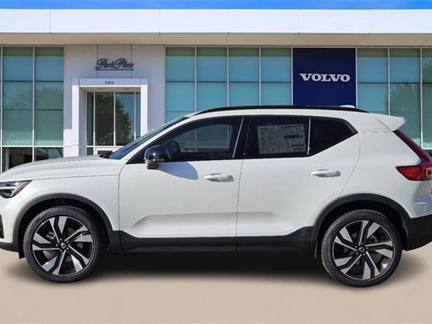 Certified 2025 Volvo XC40 B5 Ultra w/ Climate Package image 3