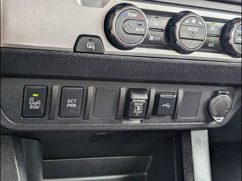 Used 2022 Toyota Tacoma SR5 w/ Technology Package RWD image 13