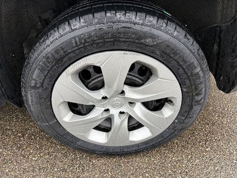 Used 2021 Toyota RAV4 LE image 35